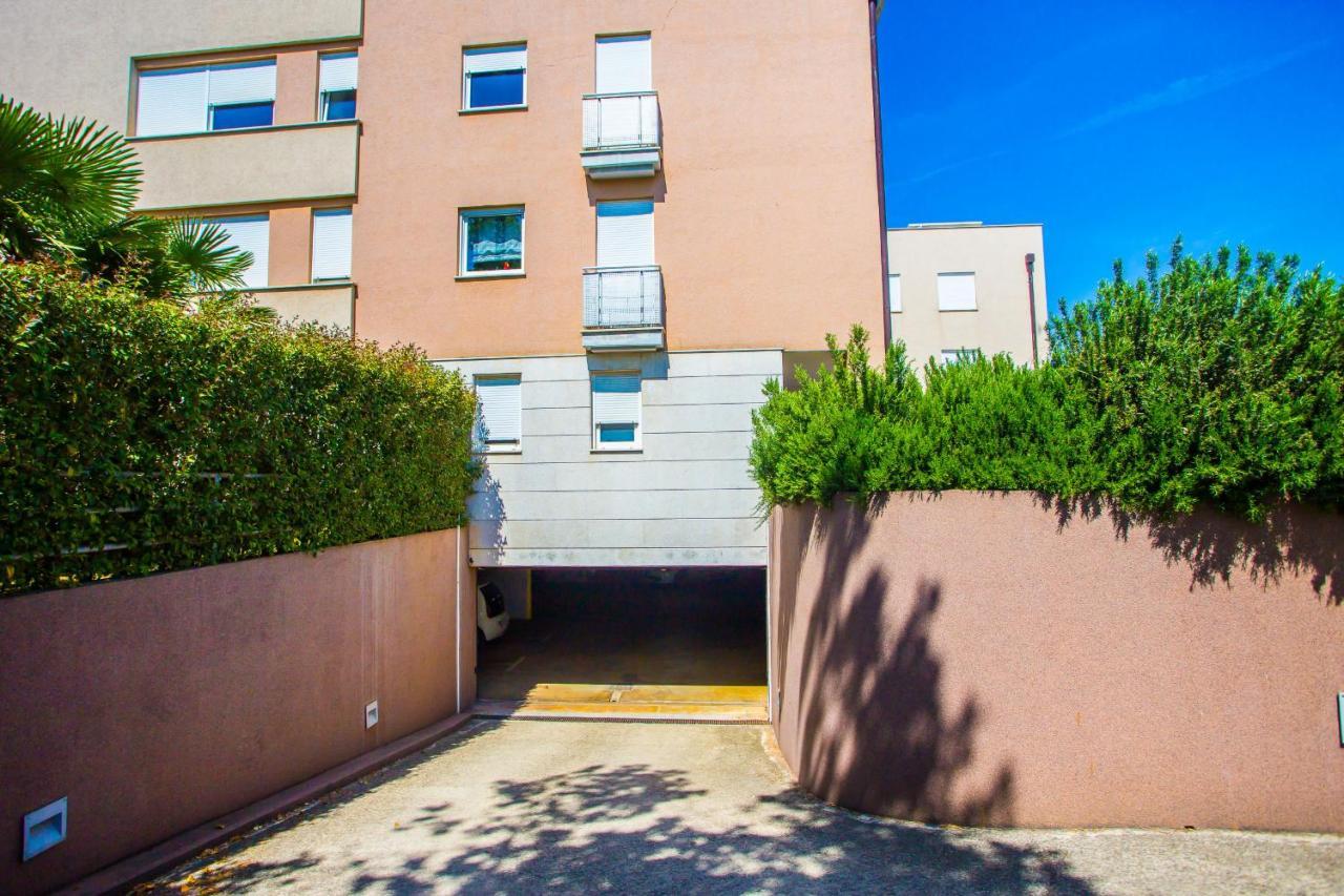 Apartment Dora Near Sea And Center With Private Garage Poreč Exterior foto